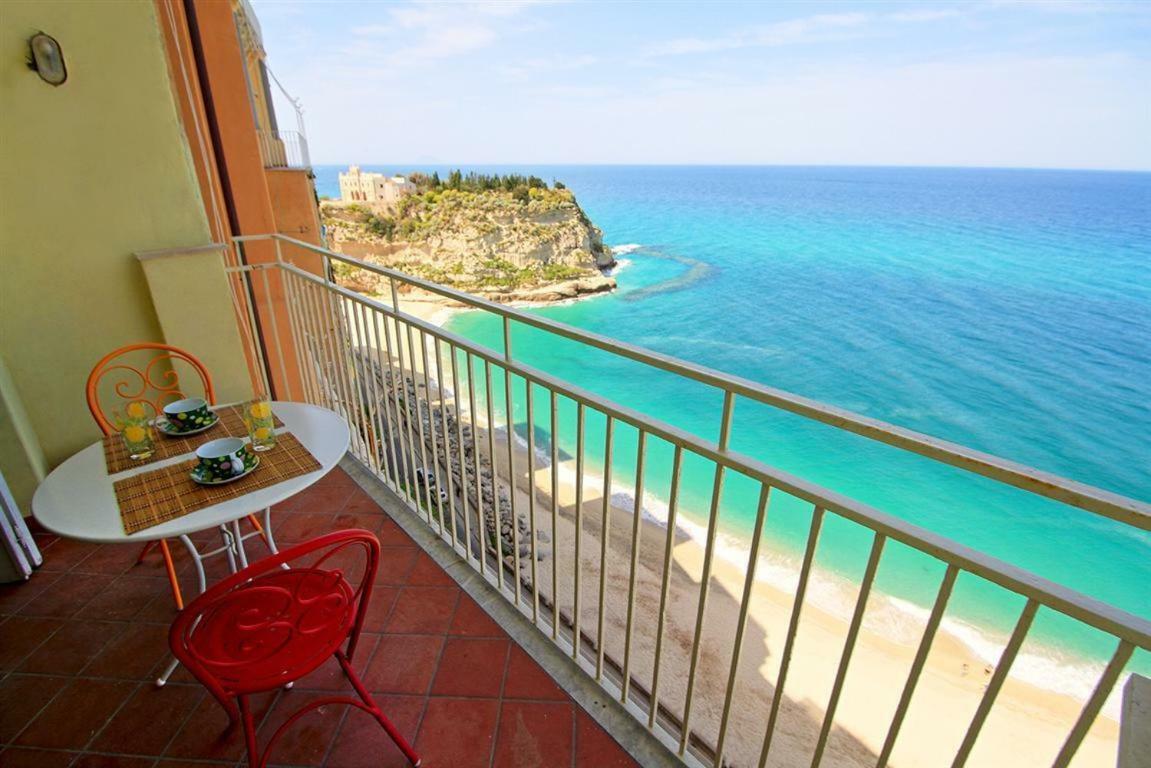 Isola Bella Sea-View Apartment Тропеа Екстер'єр фото