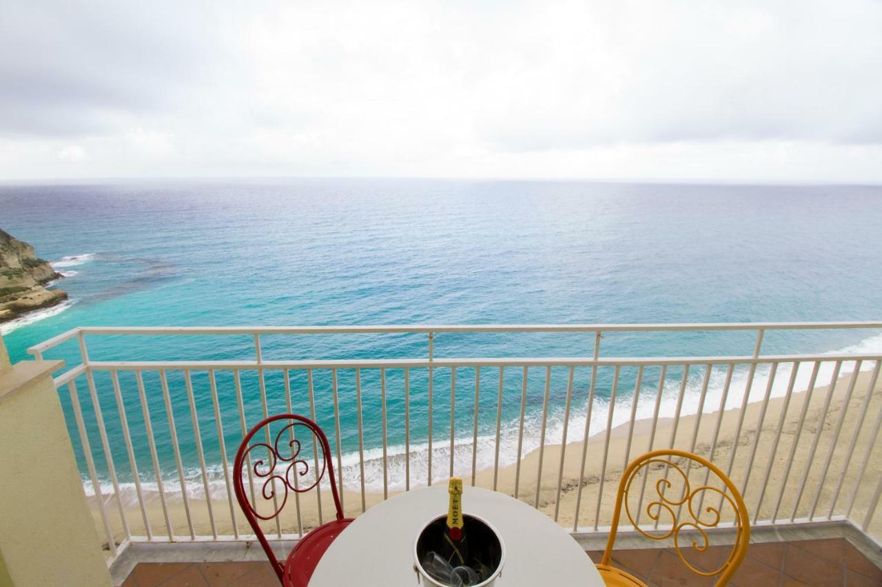 Isola Bella Sea-View Apartment Тропеа Екстер'єр фото